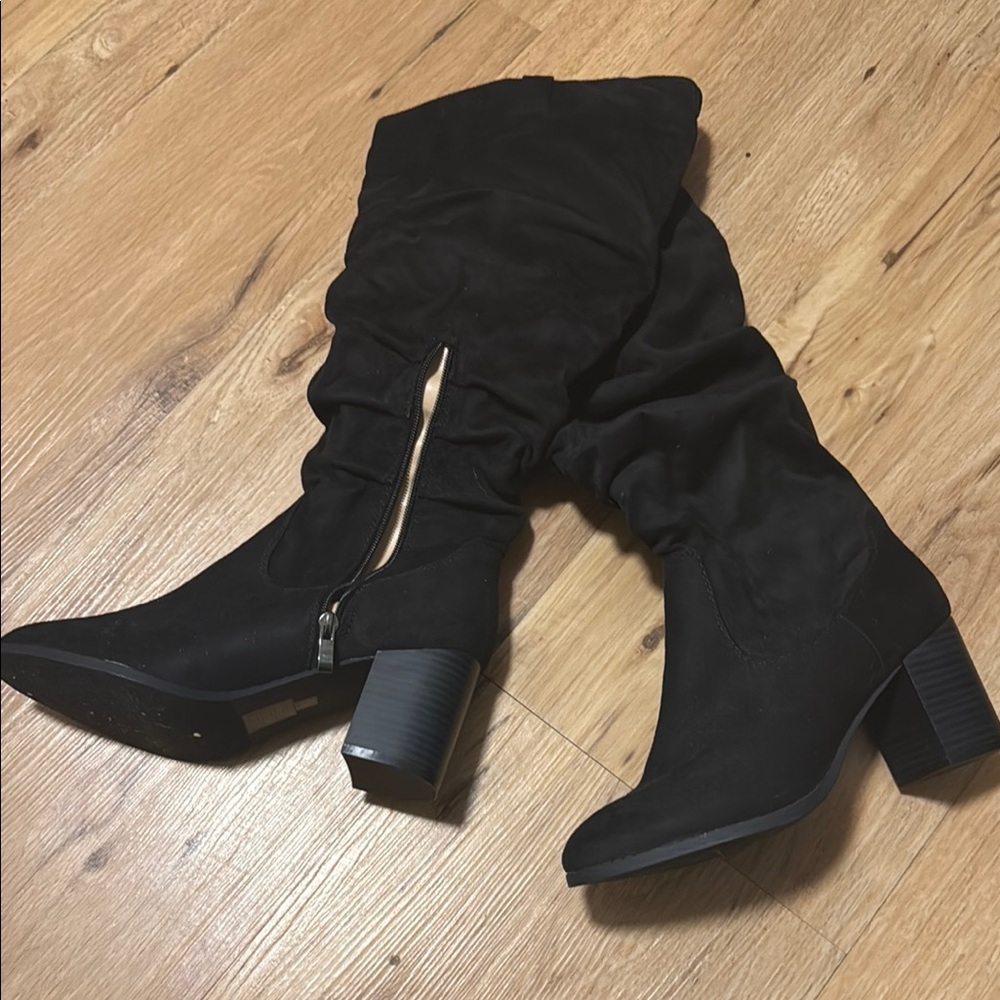 Women's 8.5 Black Suede Boots